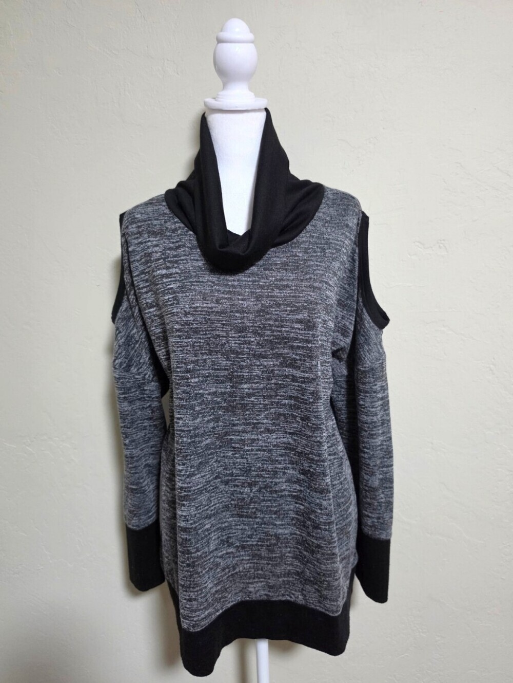 RBX Active Cold Shoulder Cowl Neck Tunic Sweater 1X Gray/Black Athleisure Cozy